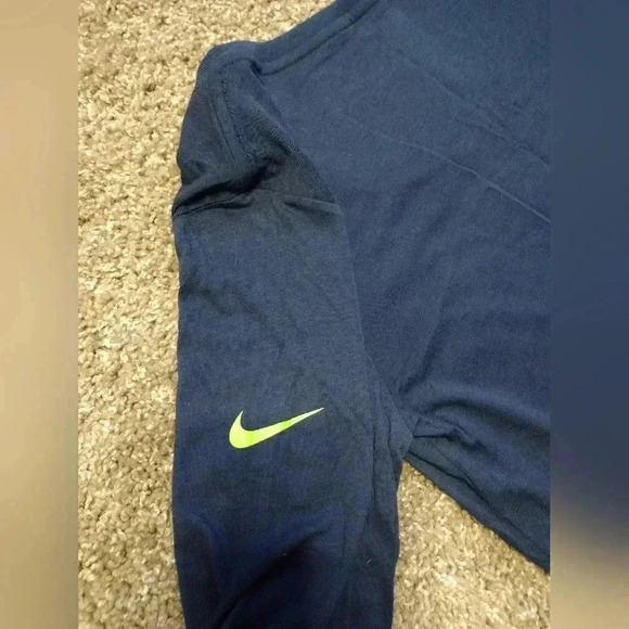 Nike Seattle Seahawks NFL Team Apparel Long Sleeve T-shirt Medium - Picture 8 of 8